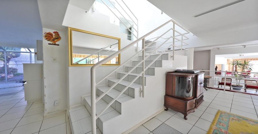 5 Bedroom Property for Sale in Plattekloof Western Cape